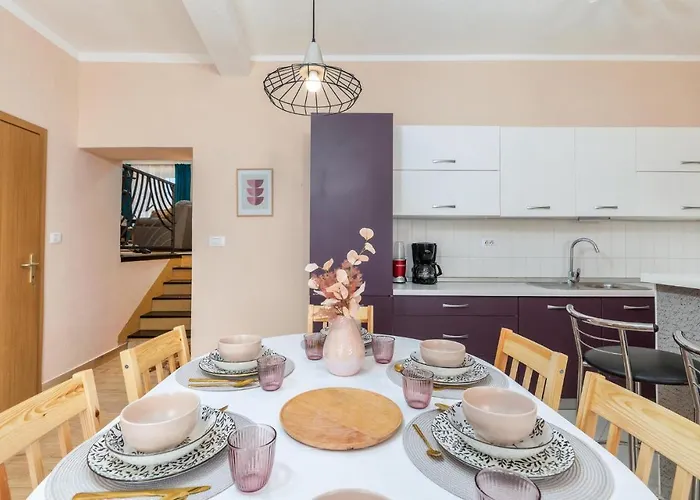 2 Bedroom Gorgeous Home In Marcana